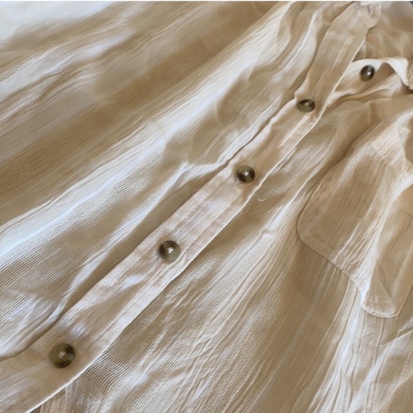 🪞 light chambray short sleeve button up blouse - Picture 8 of 8